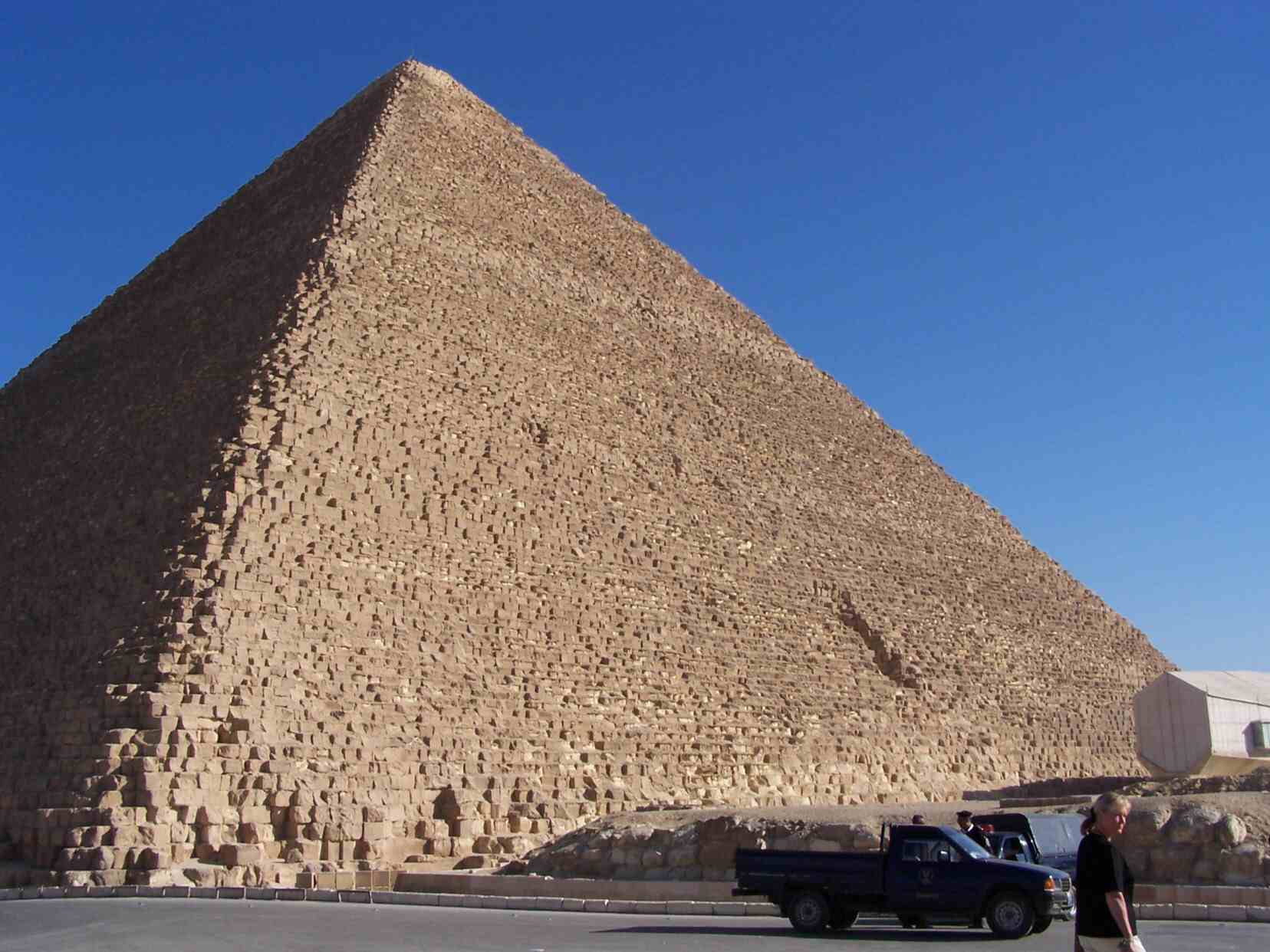 Pyramide de Chops (hauteur 146 mtres, angle d'inclinaison: 54.30 )
